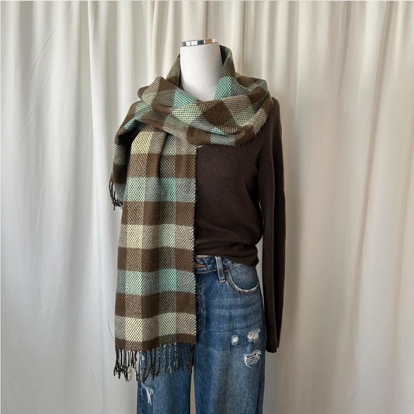 100% Cashmere Plaid scarf made in Scotland Green. - Picture 2 of 8